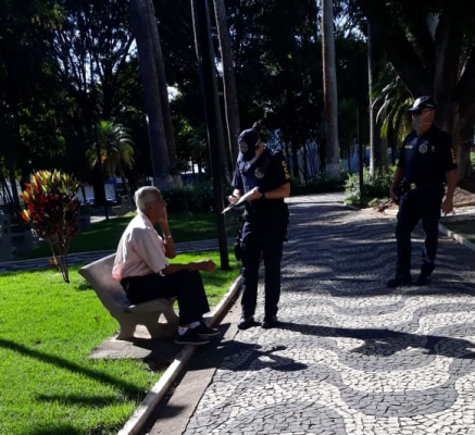 GCM realiza abordagens no Centro de Mogi Mirim em ação de combate ao Covid-19