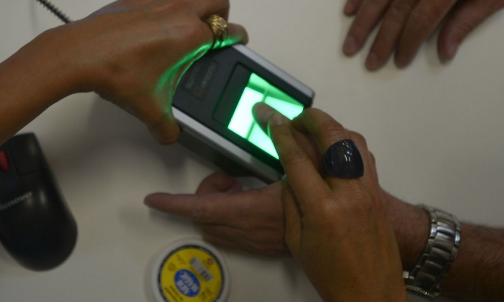 Justiça Eleitoral de SP suspende cancelamento de títulos sem biometria