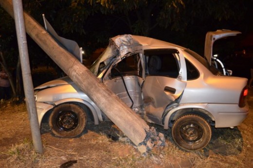 Choque forte deixa motorista gravemente ferido no Santa Madalena