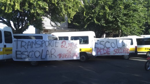 Manifestação de trabalhadores do transporte escolar segue em Mogi Guaçu (COM VÍDEO)