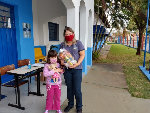 Itapira: Educação entrega 5.137 kits de alimentação para alunos