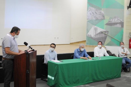 Mogi Guaçu assina contrato de R$ 5 milhões para obras no Santa Terezinha, na feira livre, em asfalto e iluminação