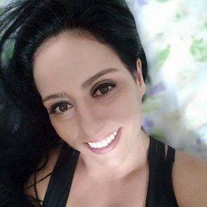 Homem atira três vezes contra a ex e tenta se matar com tiro no ouvido