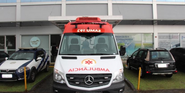 Governo federal faz doação de nova ambulância para o SAMU