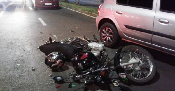 Acidente na Avenida dos Trabalhadores deixa casal ferido