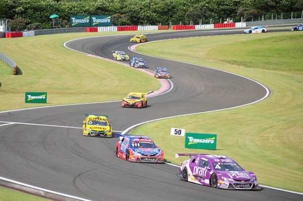 Domingo é dia de Stock Car em Mogi Guaçu
