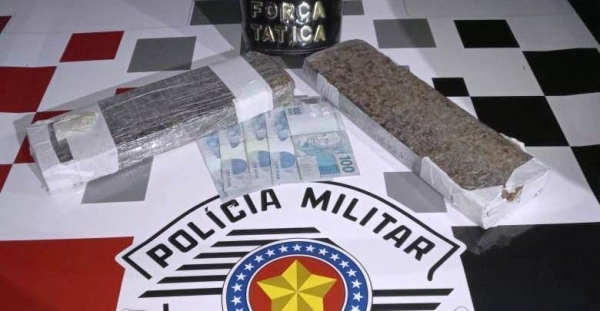 Força Tática prende traficantes com dois tijolos de maconha