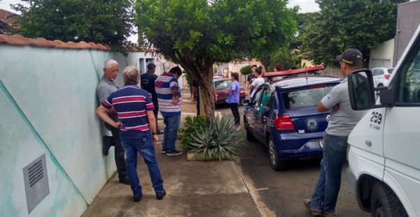 GCM encontra casa com gatos mortos e animais sob maus tratos 