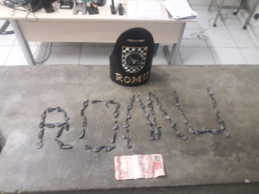 ROMU apreende 66 pinos de cocaína e prende dois em Mogi