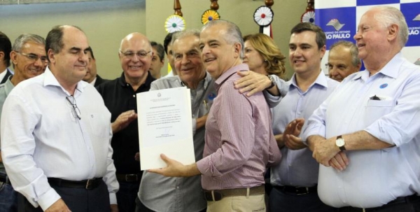 Mogi recebe R$ 2 milhões do Estado para recapear 11 ruas
