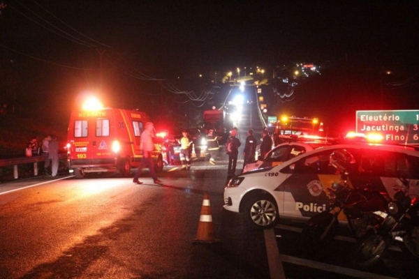 Acidente grave na SP-352 deixa um morto e sete feridos 