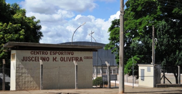 SET oferece aulas de natação em piscinas públicas