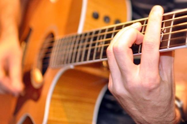 EMIA abre vagas para oficina de violão popular 