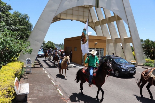 2ª Cavalgada de São Sebastião recebe centenas de Cavaleiros e Amazonas em Estiva Gerbi 