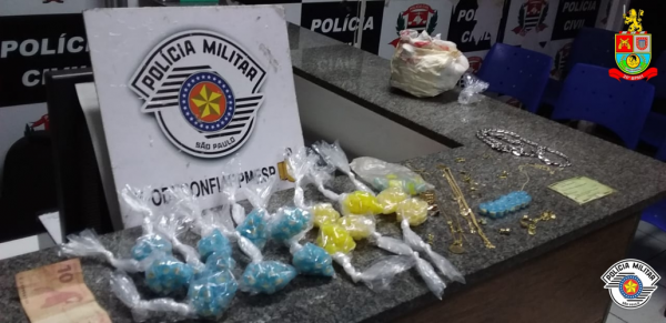 Polícia Militar prende homem por furto à residência e por tráfico de drogas
