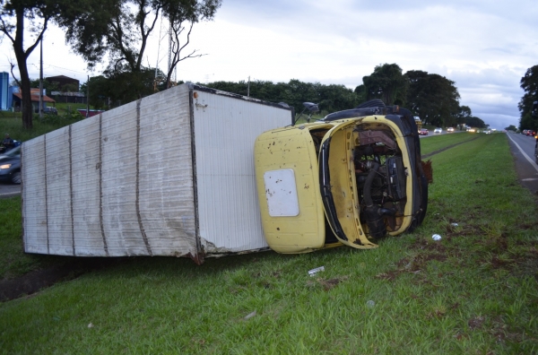 Motorista morre na Santa Casa após tombar caminhão na SP-340