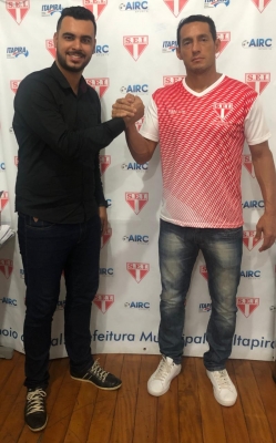Esportiva Itapirense apresenta técnico do profissional