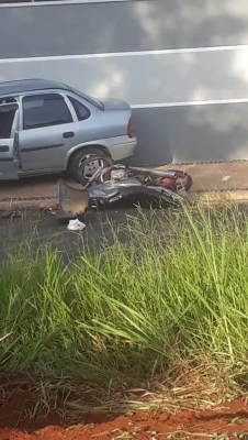 Mulher morre após acidente grave entre moto e carro em Mogi Guaçu 