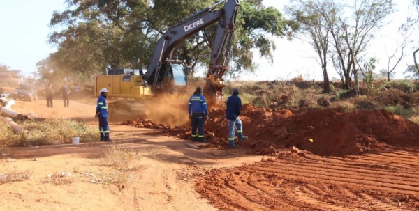 Via marginal no Parque das Laranjeiras ganha infraestrutura