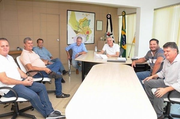 Prefeitura assina ordem de serviço de pavimentação do acesso a creche do Jardim Pantanal