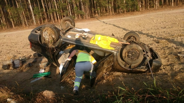 Carro capota na SP-340 com criança de 2 anos e 11 meses