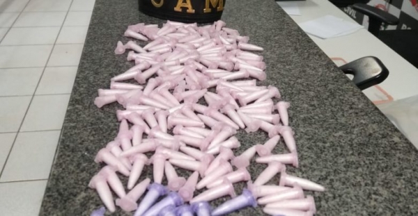 Traficante é preso pela equipe GAM com 183 pinos de cocaína